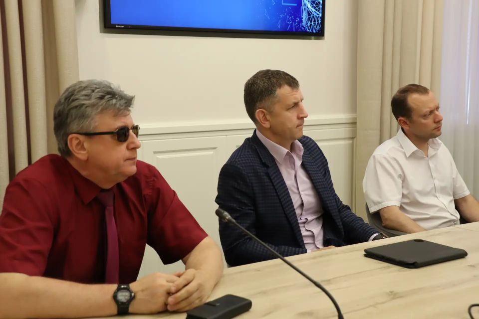 Курск посетила делегация Калужской области, в состав которой вошли заместители губернатора Дмитрий Разумовский и Александр Шляпников Курск посетила делегация Калужской области, в состав которой вошли заместители губернатора Дмитрий Разумовский и Александр Шляпников