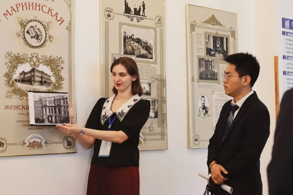 В Курском государственном университете прошли официальные переговоры с делегацией педагогического университета Янцзы В Курском государственном университете прошли официальные переговоры с делегацией педагогического университета Янцзы