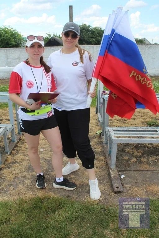 В преддверии Дня России на стадионе имени Владимира Тимашкова царила настоящая спортивная энергия! Юные воспитанники ФОКа "Чемпион" из секции «Движение ГТО» показали, на что способны: ребята объединялись в команды... В преддверии Дня России на стадионе имени Владимира Тимашкова царила настоящая спортивная энергия! Юные воспитанники ФОКа "Чемпион" из секции «Движение ГТО» показали, на что способны: ребята объединялись в команды...
