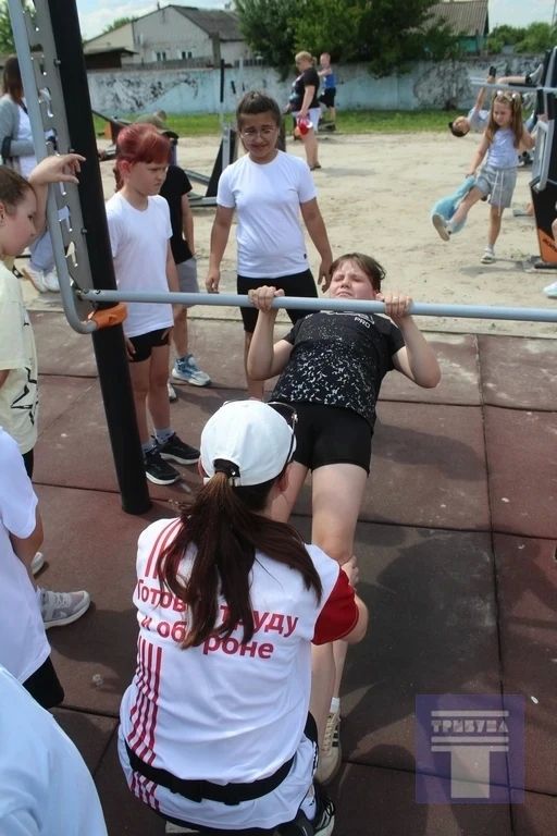 В преддверии Дня России на стадионе имени Владимира Тимашкова царила настоящая спортивная энергия! Юные воспитанники ФОКа "Чемпион" из секции «Движение ГТО» показали, на что способны: ребята объединялись в команды... В преддверии Дня России на стадионе имени Владимира Тимашкова царила настоящая спортивная энергия! Юные воспитанники ФОКа "Чемпион" из секции «Движение ГТО» показали, на что способны: ребята объединялись в команды...