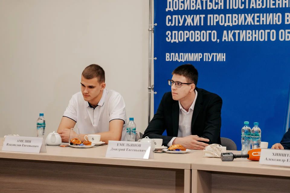 Губернатор Курской области Александр Хинштейн встретился с курянами – призерами и победителями престижных спортивных соревнований Губернатор Курской области Александр Хинштейн встретился с курянами – призерами и победителями престижных спортивных соревнований