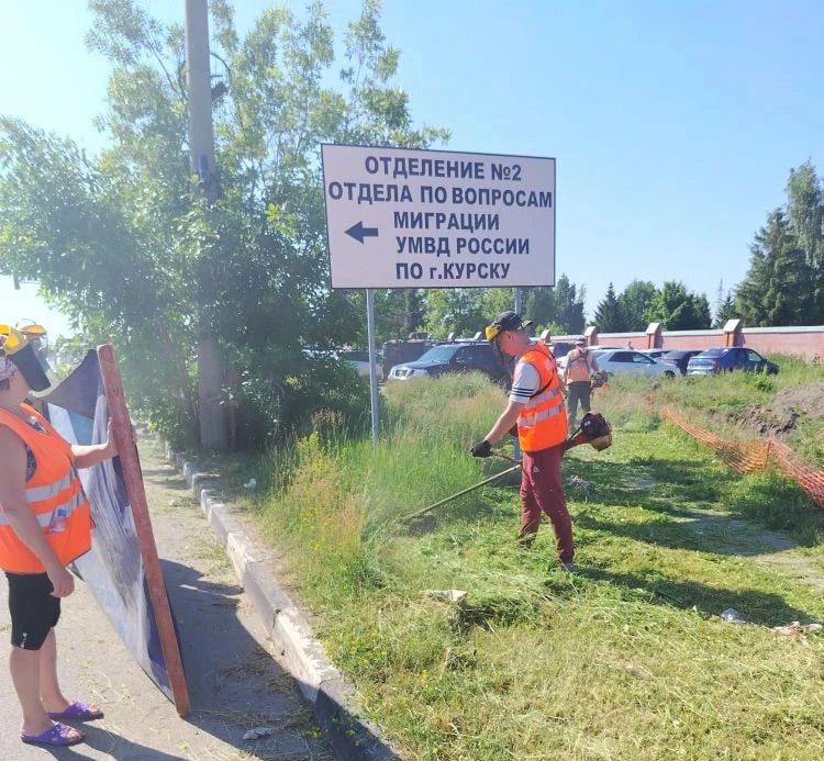 В Курске продолжают убирать дороги В Курске продолжают убирать дороги