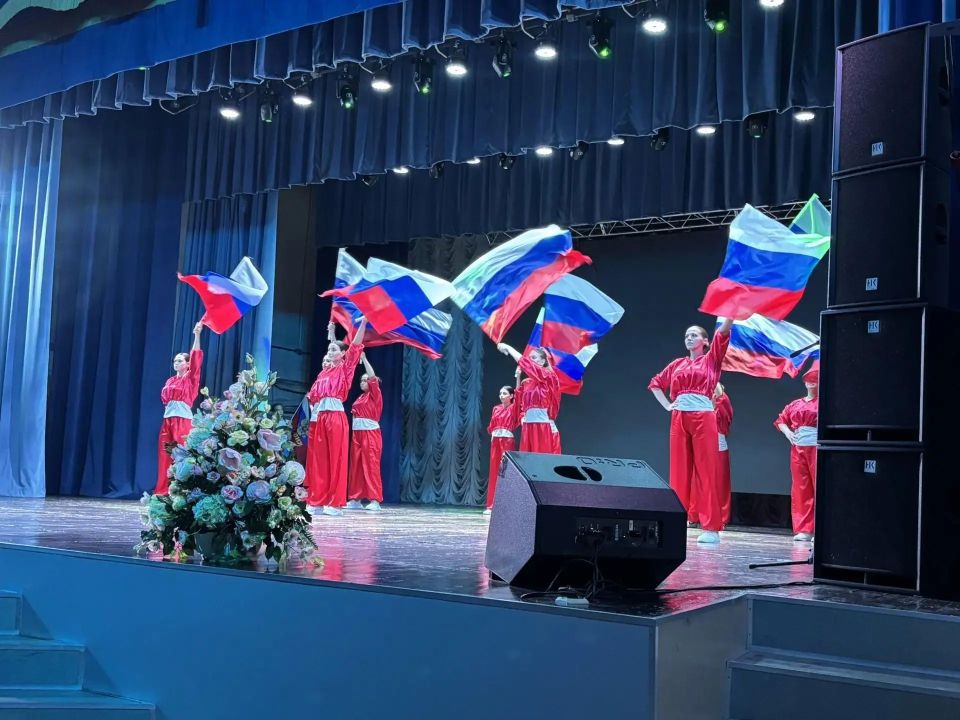 С Днём России!. В преддверии главного государственного праздника страны в районном Доме культуры состоялось торжественное мероприятие, посвящённое этой знаменательной дате С Днём России!. В преддверии главного государственного праздника страны в районном Доме культуры состоялось торжественное мероприятие, посвящённое этой знаменательной дате