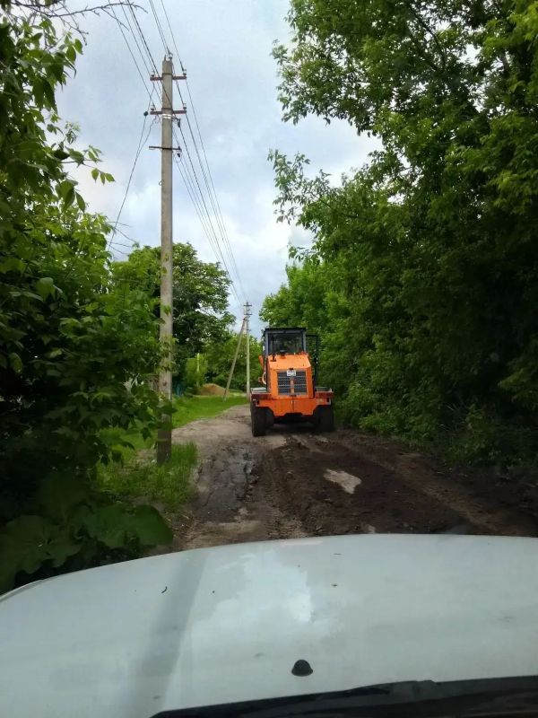 Проведено грейдирование дорожного полотна в д. Козьи Угоны Большеугонского сельсовета Проведено грейдирование дорожного полотна в д. Козьи Угоны Большеугонского сельсовета