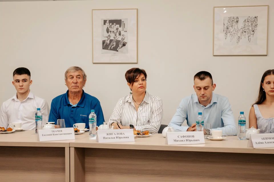 Губернатор Курской области Александр Хинштейн встретился с курянами – призерами и победителями престижных спортивных соревнований Губернатор Курской области Александр Хинштейн встретился с курянами – призерами и победителями престижных спортивных соревнований