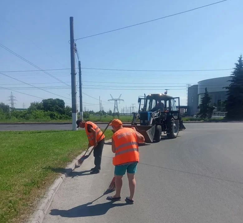 В Курске продолжают убирать дороги В Курске продолжают убирать дороги