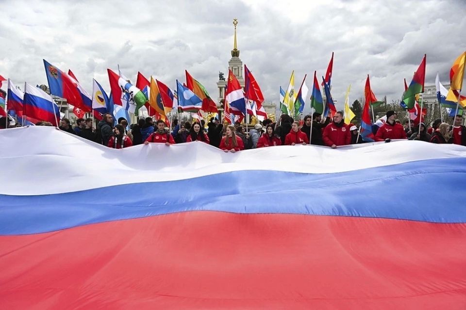Дорогие земляки! Поздравляю вас с одним из главных государственных праздников – Днем России!