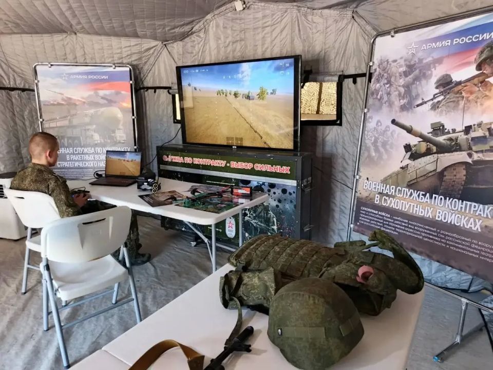 В Курске работает мобильный пункт отбора на службу по контракту В Курске работает мобильный пункт отбора на службу по контракту