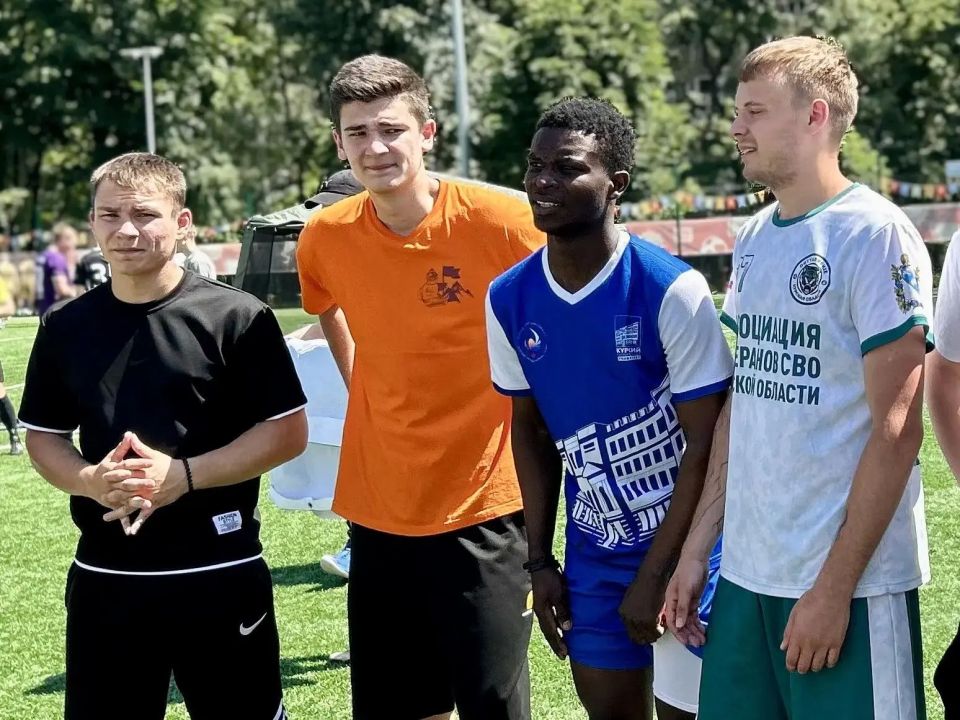 В Курске стартовал «Кубок КФК»: 12 команд сразились на поле в Парке пионеров В Курске стартовал «Кубок КФК»: 12 команд сразились на поле в Парке пионеров