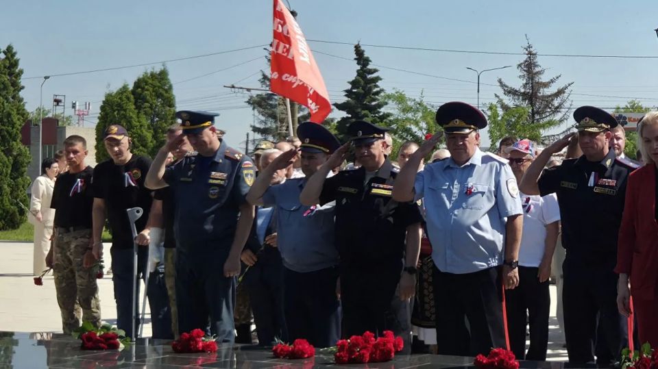 Начальник УФСИН России по Курской области Сергей Машкин принял участие в памятных мероприятиях в День России Начальник УФСИН России по Курской области Сергей Машкин принял участие в памятных мероприятиях в День России