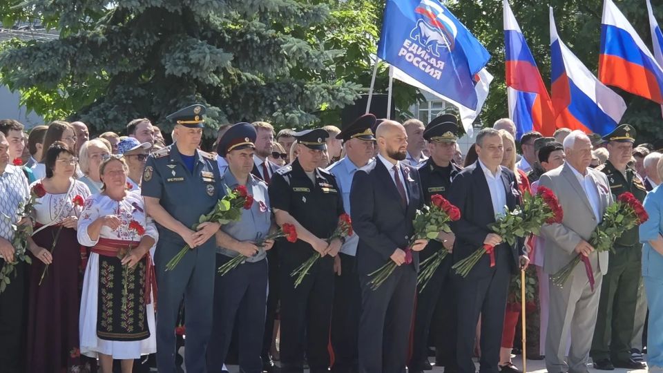 Начальник УФСИН России по Курской области Сергей Машкин принял участие в памятных мероприятиях в День России Начальник УФСИН России по Курской области Сергей Машкин принял участие в памятных мероприятиях в День России