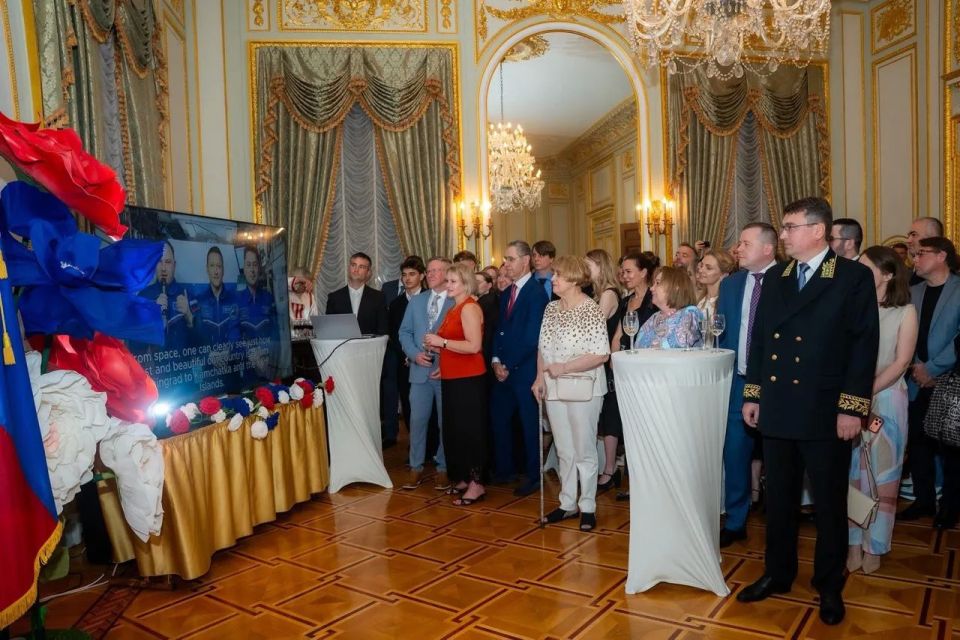 Генеральное консульство России в Нью-Йорке: Генеральное консульство России в Нью-Йорке: