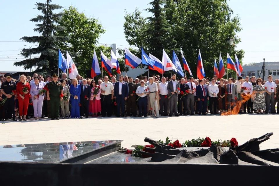 В День России партийцы почтили память воинов
