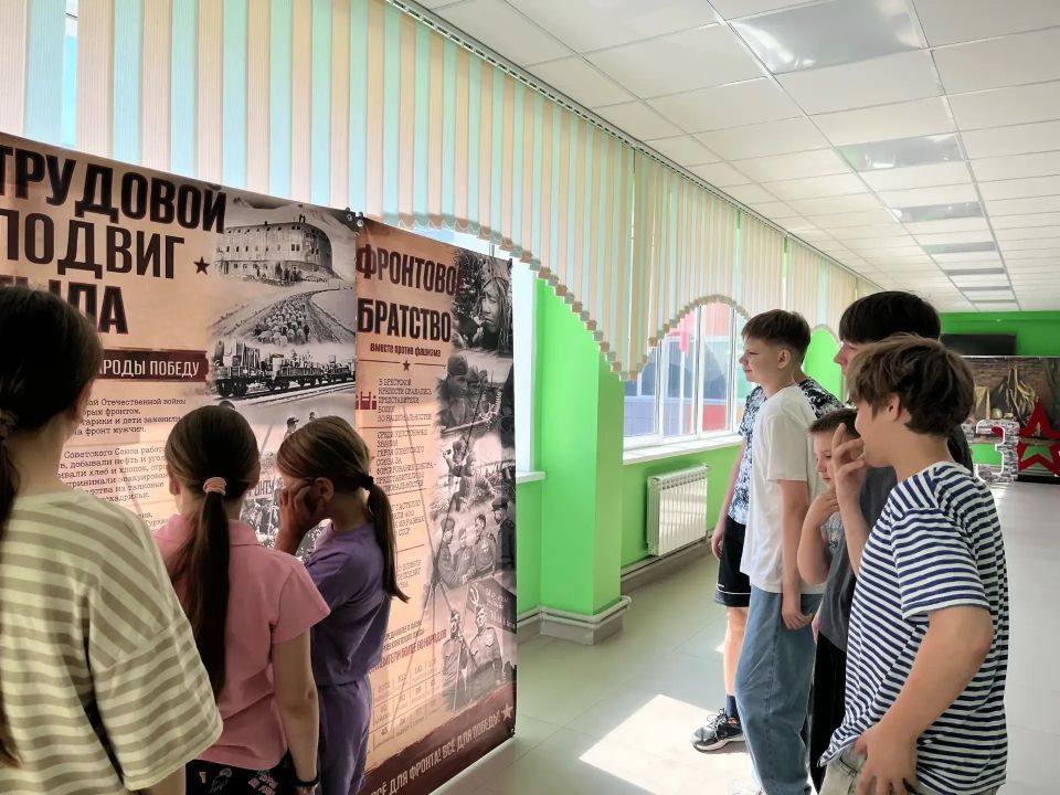 рамках Года единства народов России сотрудники Центра историко-культурного наследия города Курска подготовили тематическую передвижную выставку «Ковали народы Победу», которая рассказывает о вкладе разных народов Советского... рамках Года единства народов России сотрудники Центра историко-культурного наследия города Курска подготовили тематическую передвижную выставку «Ковали народы Победу», которая рассказывает о вкладе разных народов Советского...