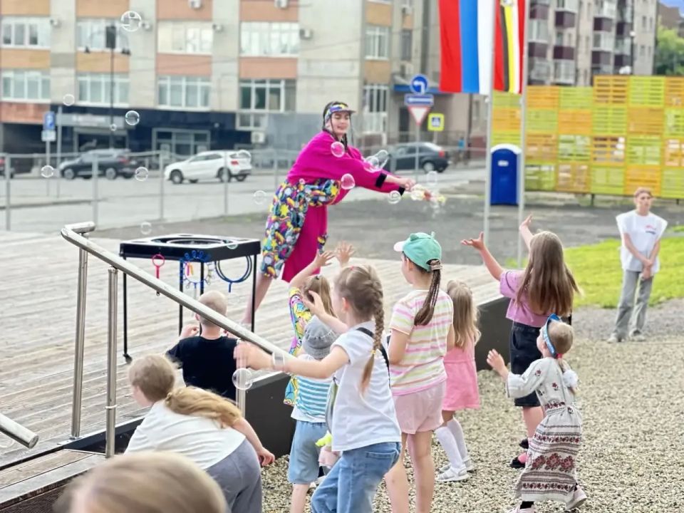 Городской кинофестиваль под открытым небом «ЮнКинПарк» стартовал! В этом году - в 6 раз и на Полугоре Городской кинофестиваль под открытым небом «ЮнКинПарк» стартовал! В этом году - в 6 раз и на Полугоре