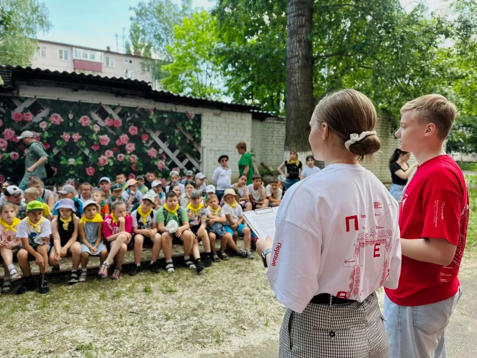 Проект «Лето с Первыми» шагает по школьным лагерям города Курска Проект «Лето с Первыми» шагает по школьным лагерям города Курска