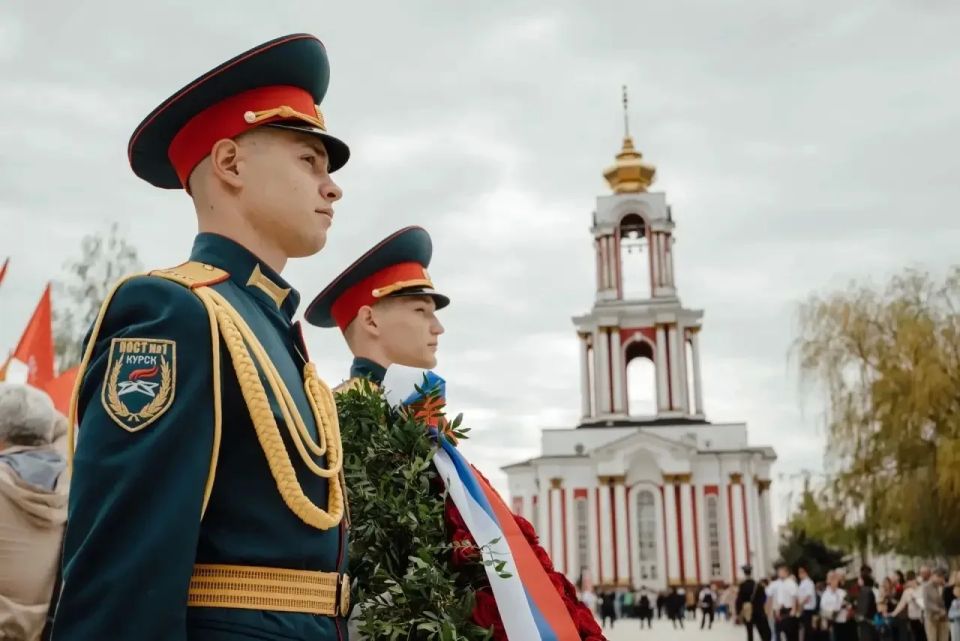 Александр Хинштейн поздравил жителей с 92-й годовщиной со дня образования Курской области Александр Хинштейн поздравил жителей с 92-й годовщиной со дня образования Курской области
