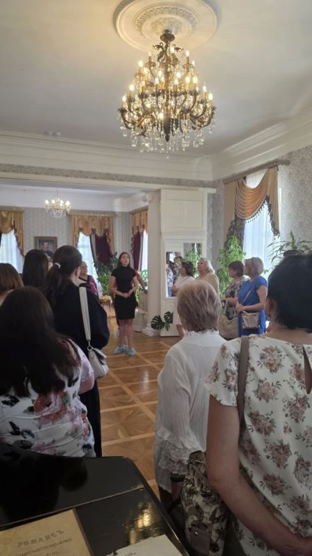 Сотрудники Комитета социальной защиты населения вместе с председателем Сергеем Брежневым совершили увлекательную поездку в живописную усадьбу Фета, расположенную в Курской области Сотрудники Комитета социальной защиты населения вместе с председателем Сергеем Брежневым совершили увлекательную поездку в живописную усадьбу Фета, расположенную в Курской области
