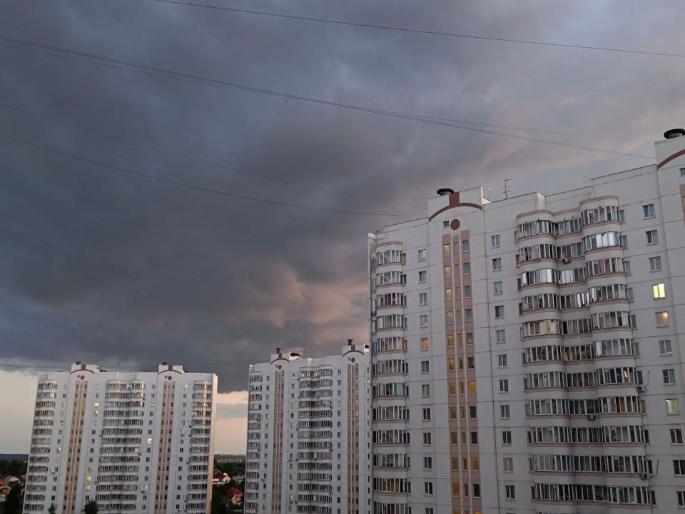 Курские спасатели напоминают о правилах поведения при ливне и грозе