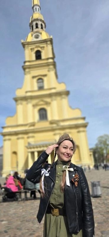 # Умница, красавица, сотрудник! # Умница, красавица, сотрудник!