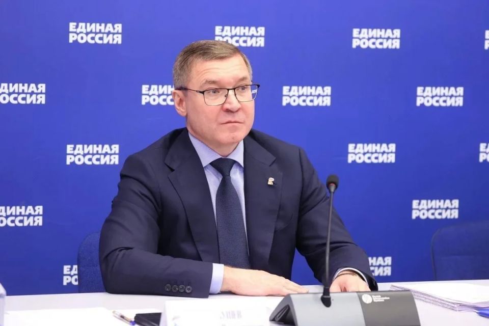 Коллектив Курского регионального отделения партии Единая Россия поздравляет Владимира Якушева с днем рождения