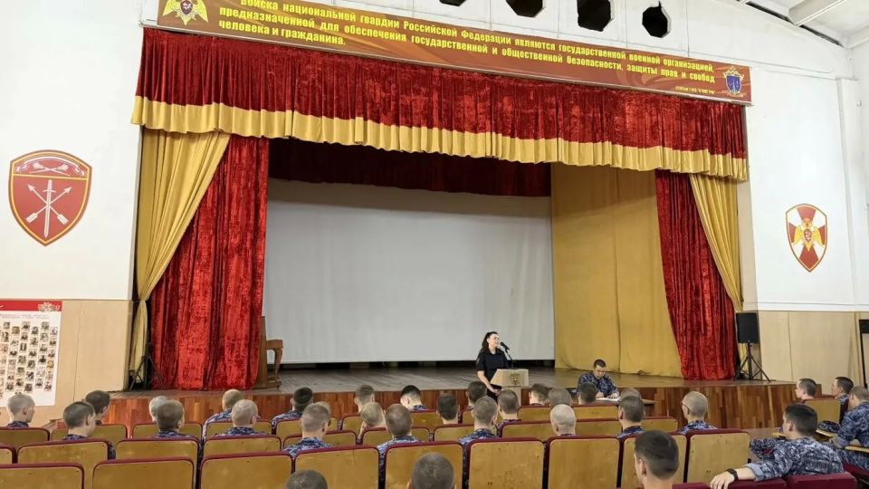 Транспортные полицейские столичного Курского вокзала рассказали о вреде наркотиков и ответственности за их незаконный оборот Транспортные полицейские столичного Курского вокзала рассказали о вреде наркотиков и ответственности за их незаконный оборот