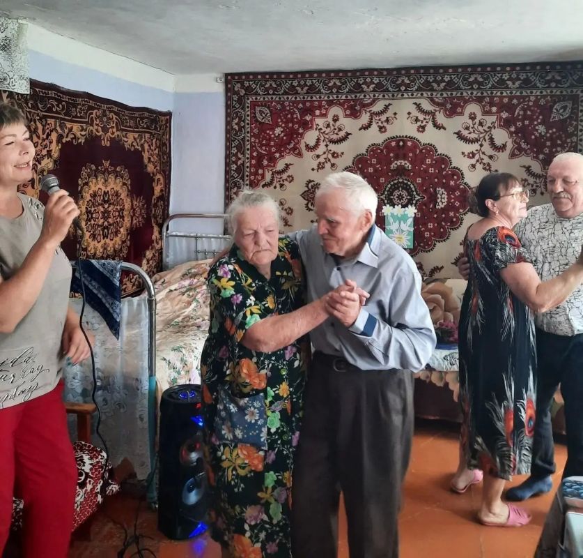 В Курской области поздравили с 90-летним юбилеем труженика из Котовки В Курской области поздравили с 90-летним юбилеем труженика из Котовки