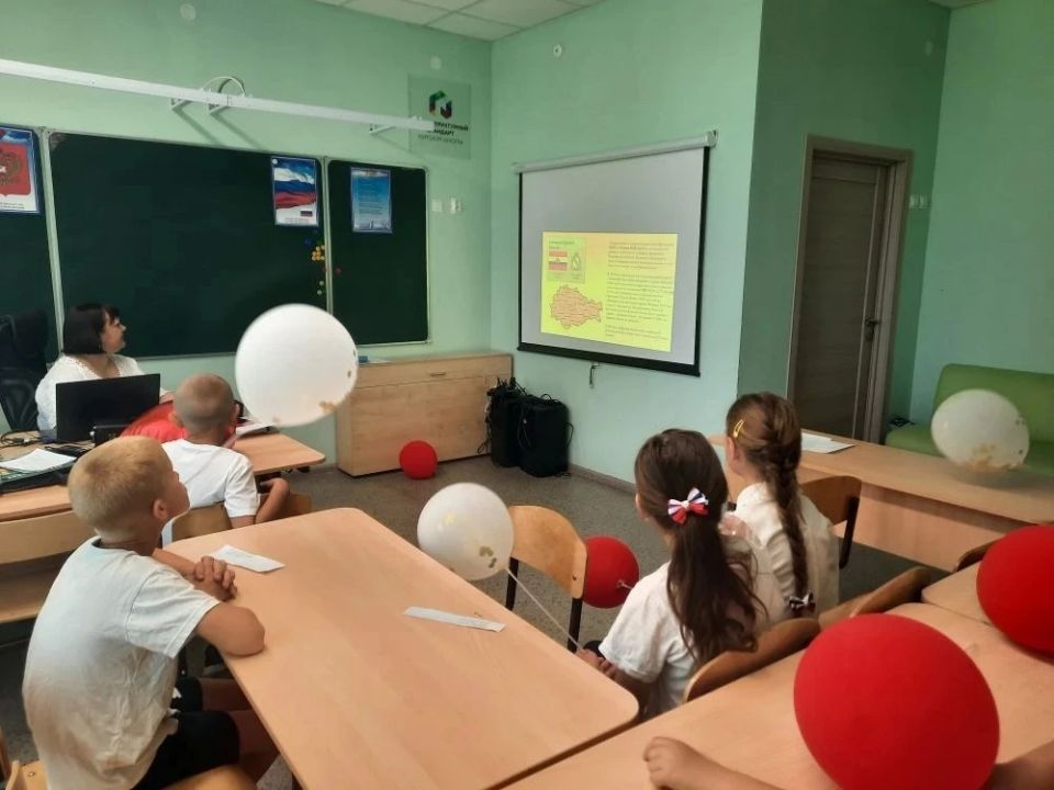 В преддверии праздника Дня образования Курской области в пришкольном лагере "Орлята" МКОУ "Солдатская ООШ" проведен познавательный час "Курская область на просторах России" В преддверии праздника Дня образования Курской области в пришкольном лагере "Орлята" МКОУ "Солдатская ООШ" проведен познавательный час "Курская область на просторах России"