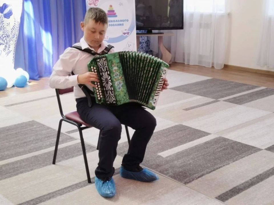 В детском саду «Золотой ключик» царила праздничная атмосфера! По случаю Дня России воспитанники детской школы искусств подарили малышам незабываемый концерт «Мы живём в России» В детском саду «Золотой ключик» царила праздничная атмосфера! По случаю Дня России воспитанники детской школы искусств подарили малышам незабываемый концерт «Мы живём в России»