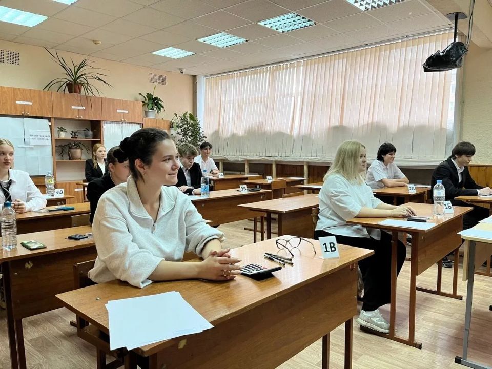 Курские выпускники написали ЕГЭ по биологии, географии и иностранным языкам Курские выпускники написали ЕГЭ по биологии, географии и иностранным языкам