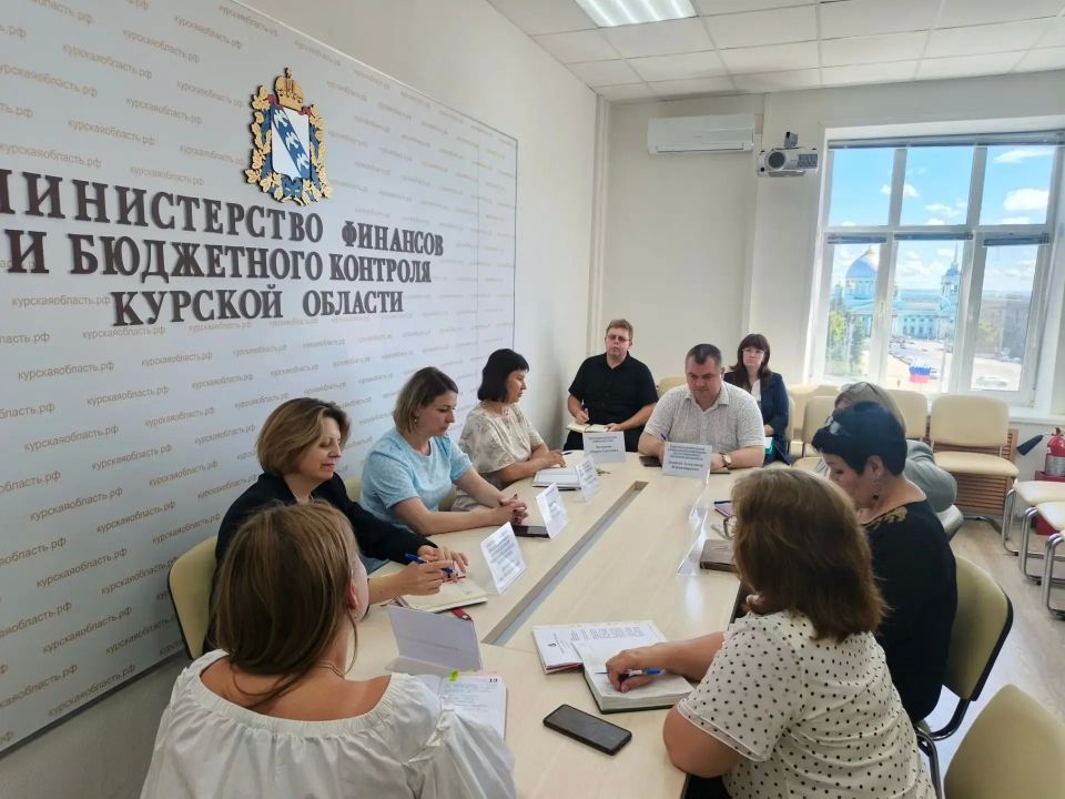 15 июня 2026 года в Министерстве финансов и бюджетного контроля Курской области состоялись рабочее совещания с руководителями казенных учреждений: 15 июня 2026 года в Министерстве финансов и бюджетного контроля Курской области состоялись рабочее совещания с руководителями казенных учреждений: