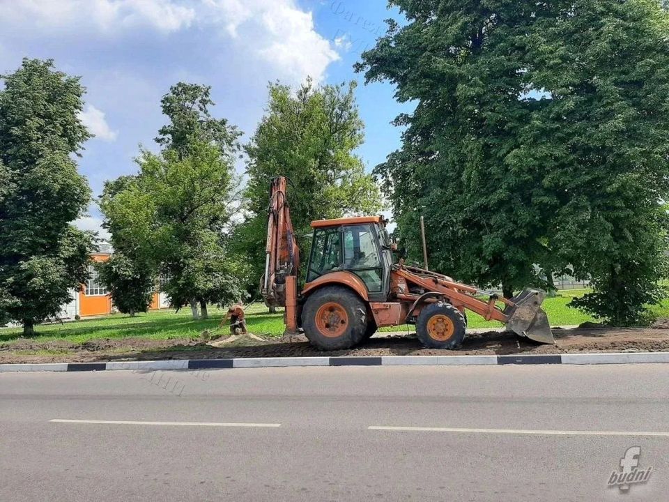 Улица Урицкого в Фатеже становится комфортнее! Начались работы по строительству нового пешеходного тротуара в рамках программы «Народный бюджет»