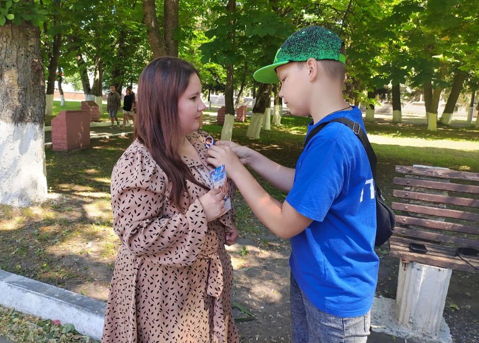 Активисты местного отделения движения Первых организовали прогулку по культурно-значимым местам города Дмитриева Активисты местного отделения движения Первых организовали прогулку по культурно-значимым местам города Дмитриева