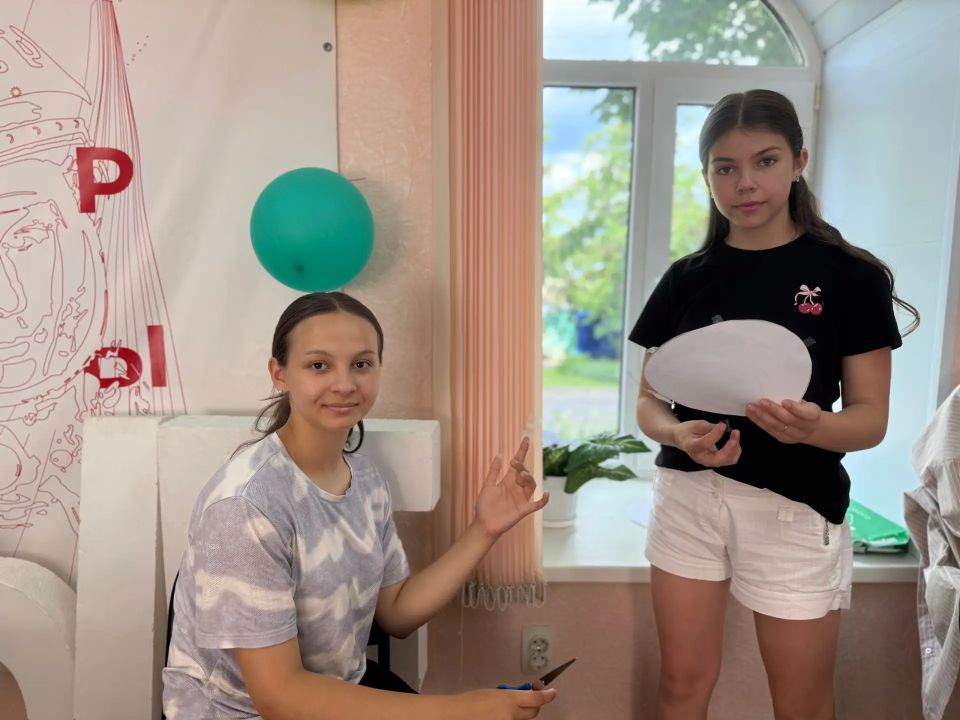 Активисты местного отделения Движения Первых с радостью присоединились к Всероссийской акции «Родиной горжусь»! Активисты местного отделения Движения Первых с радостью присоединились к Всероссийской акции «Родиной горжусь»!