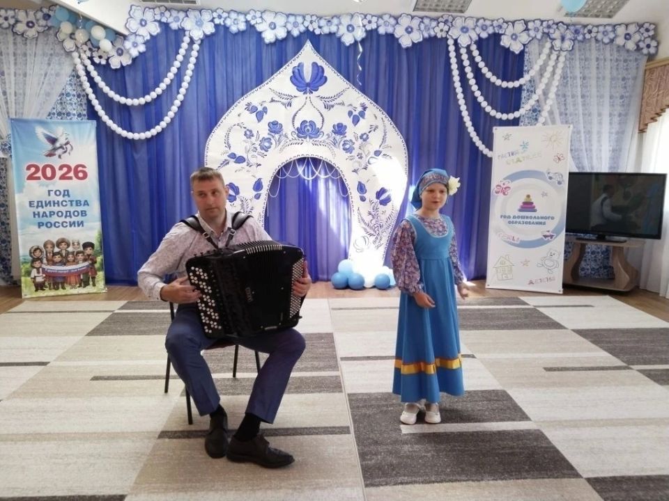 В детском саду «Золотой ключик» царила праздничная атмосфера! По случаю Дня России воспитанники детской школы искусств подарили малышам незабываемый концерт «Мы живём в России» В детском саду «Золотой ключик» царила праздничная атмосфера! По случаю Дня России воспитанники детской школы искусств подарили малышам незабываемый концерт «Мы живём в России»