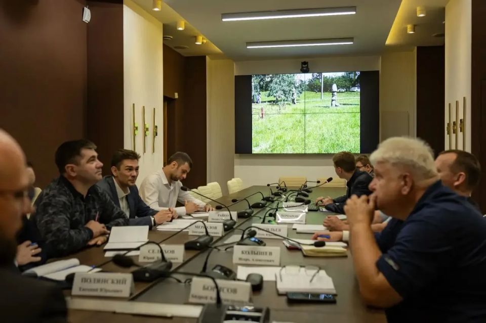 Сегодня с подрядчиком ООО «Унипроф» обсудили уборку парков и скверов Сегодня с подрядчиком ООО «Унипроф» обсудили уборку парков и скверов