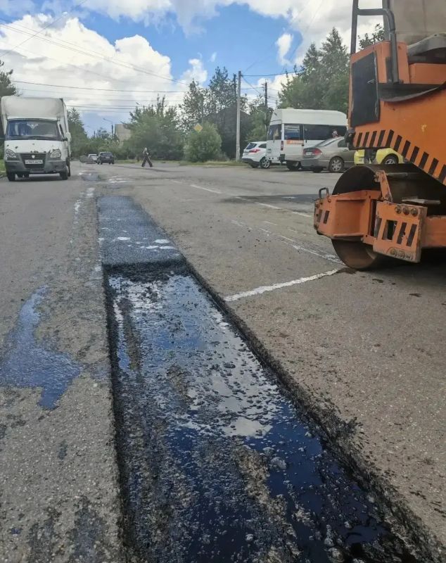 В Курске продолжают ремонтировать дороги В Курске продолжают ремонтировать дороги