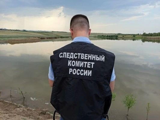 В Курской области вчера, 15 июня, поступила информация о том, что в пруду деревни Варварино Советского района утонул 42-летний мужчина