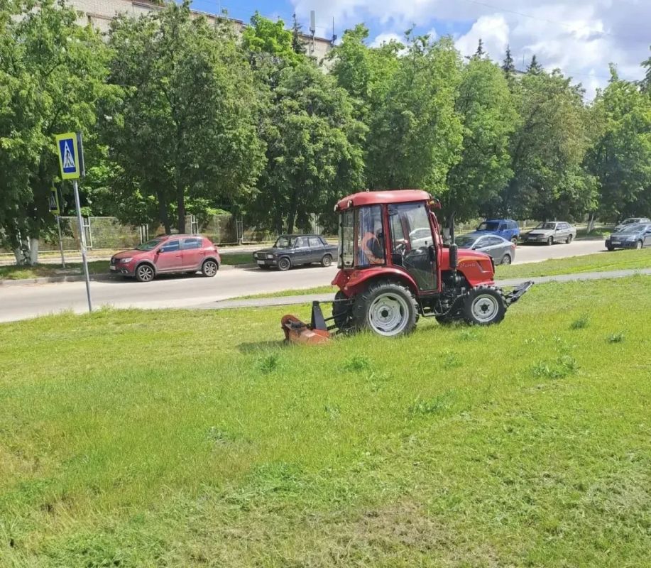 Дорожные службы ведут активную работу по благоустройству Дорожные службы ведут активную работу по благоустройству