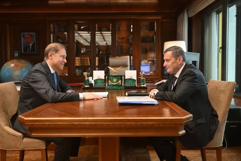 Хинштейн попросил у Мантурова деньги на достройку проспекта Булатова