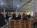 Сотрудники культуры Конышевского района продолжают оказывать помощь в работе гуманитарного пункта областного центра по распределению продовольственных товаров, фасовке продуктовых наборов для вынужденных переселенцев из...