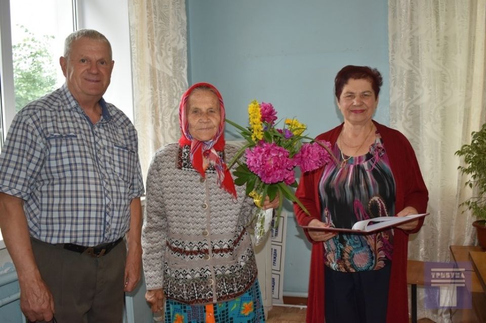 Жительница Беляевского сельсовета, ветеран труда, многодетная мама Надежда Фоминична Медведева отметила 85-летний юбилей Жительница Беляевского сельсовета, ветеран труда, многодетная мама Надежда Фоминична Медведева отметила 85-летний юбилей