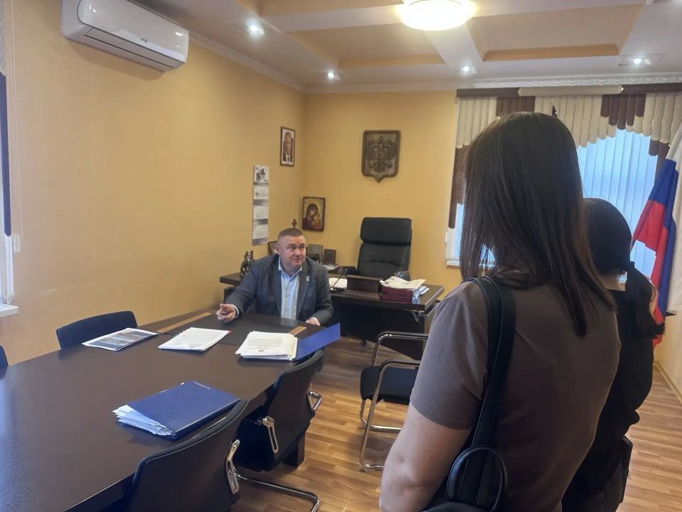 Сегодня Глава Октябрьского района, Быковский Олег Анатольевич, провел личный прием граждан Сегодня Глава Октябрьского района, Быковский Олег Анатольевич, провел личный прием граждан