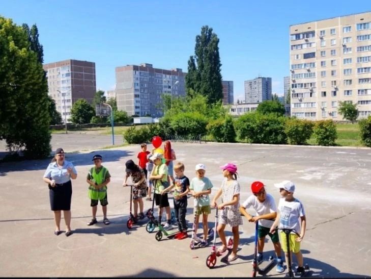 Курчатовская Госавтоинспекция продолжает проводить занятия в пришкольных лагерях Курчатовская Госавтоинспекция продолжает проводить занятия в пришкольных лагерях