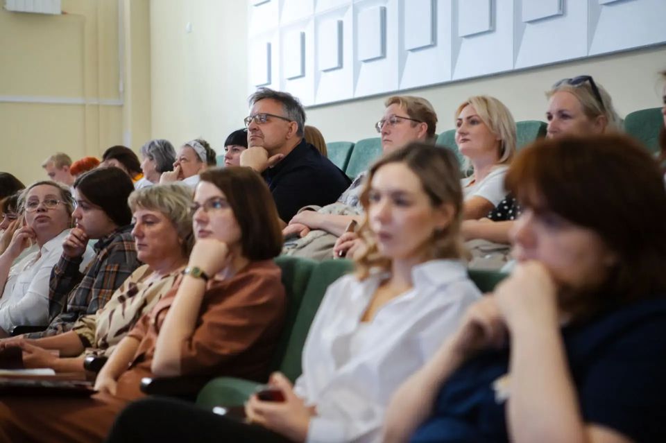 В администрации города состоялась конференция «Эффективные принципы профилактики суицидального поведения в регионе» В администрации города состоялась конференция «Эффективные принципы профилактики суицидального поведения в регионе»