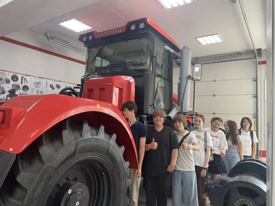 гостях у инженерного факультета Курского государственного аграрного университета побывали ученики 10-го инженерно-технологического класса школы № 18 имени А.С. Сергеева Курска гостях у инженерного факультета Курского государственного аграрного университета побывали ученики 10-го инженерно-технологического класса школы № 18 имени А.С. Сергеева Курска