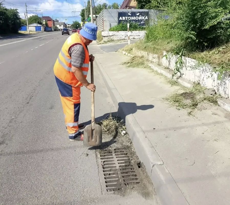 Дорожные службы ведут активную работу по благоустройству Дорожные службы ведут активную работу по благоустройству