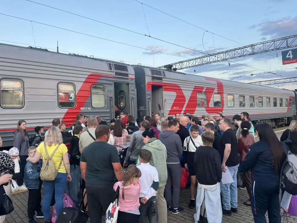 Пятьдесят юных курян отправились в оздоровительный лагерь Калужской области Пятьдесят юных курян отправились в оздоровительный лагерь Калужской области