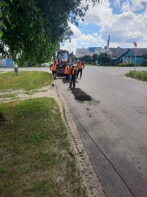В Курске продолжают ремонтировать дороги В Курске продолжают ремонтировать дороги