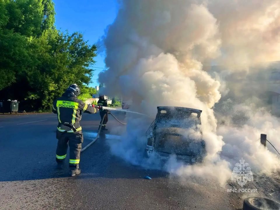 В Курске на ходу загорелся автомобиль «Ауди»